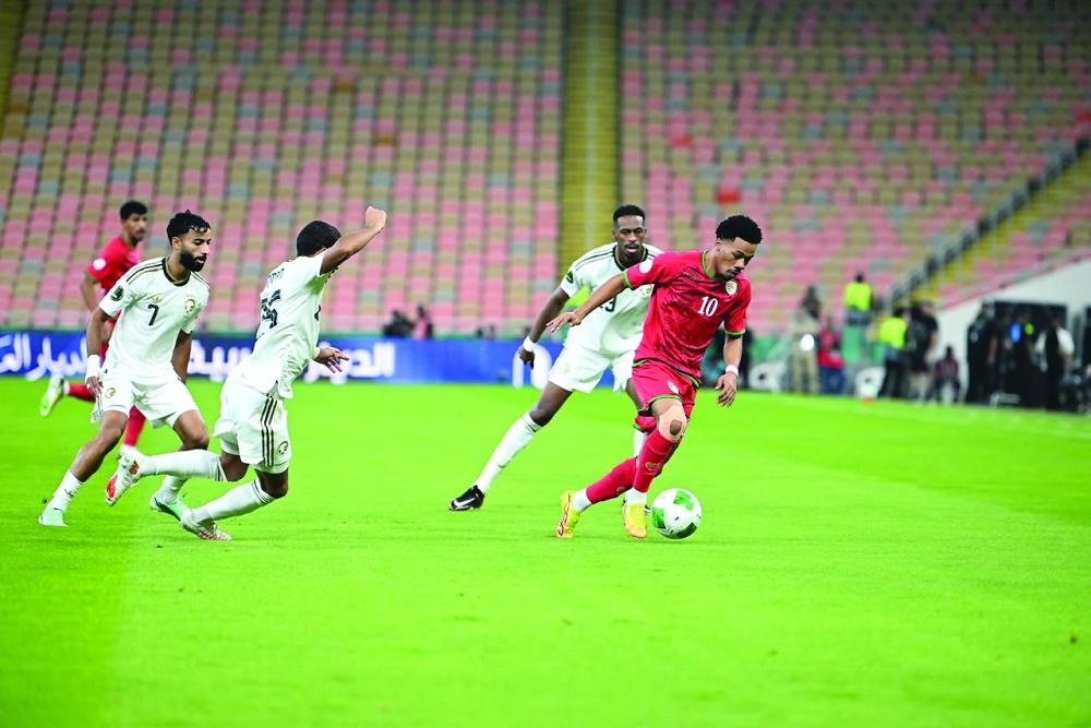 National team player Jameel al Yahmadi attempting to get past the Saudi national team's defence. — Abdulwahid al Hamadani