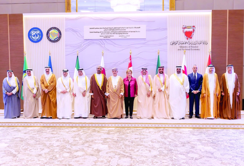 The delegation of the Sultanate of Oman at the meeting was headed by Sultan bin Salim al Habsi, Minister of Finance. - ONA