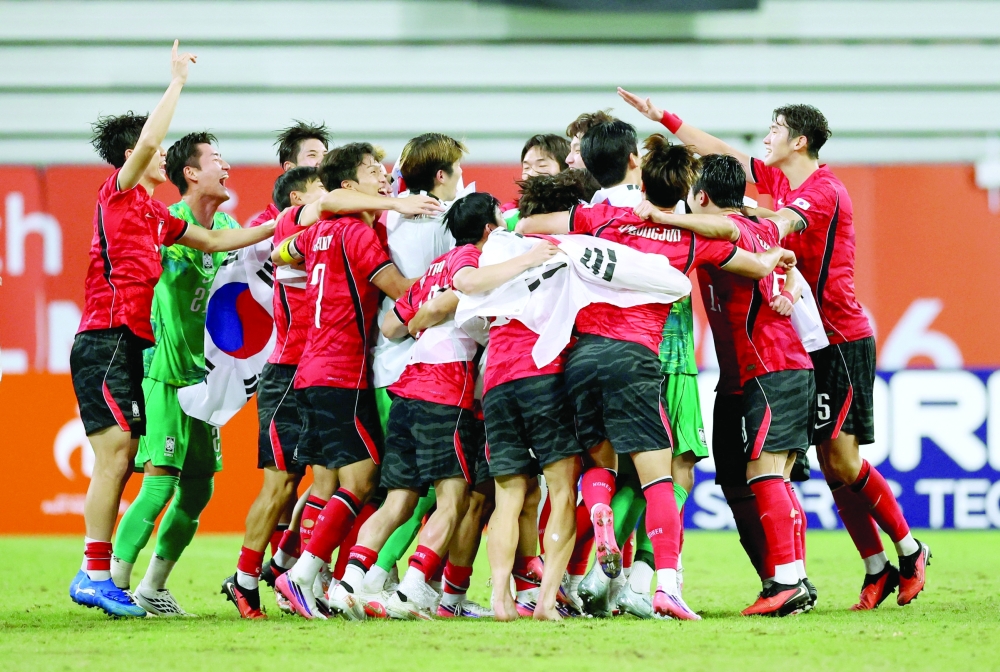 Asian Games - Aichi-Nagoya 2026 - Soccer Football - Men's Final - South Korea v Japan - Toyota Stadium, Toyota, Japan - October 3, 2026
South Korea players celebrate after winning the gold medal REUTERS/Andrew Boyers