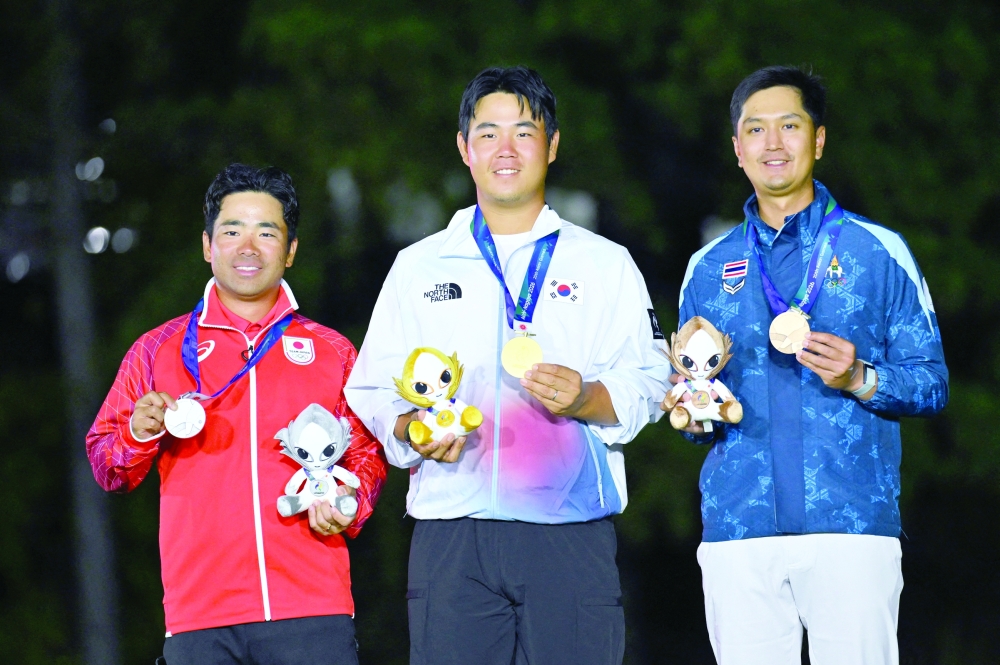 Asian Games - Aichi-Nagoya 2026 - Golf - Kasugai Country Club, Kasugai, Japan - October 3, 2026
Gold medallists South Korea's Joohyung Kim celebrates during the men's individual stroke play medal ceremony along with silver medallist Japan's Kazuki Higa and bronze medallist Thailand's Sadom Kaewkanjana REUTERS/Andy Chua