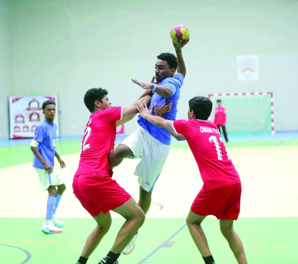 A strong challenge between Oman Club and Saham players. — Faiza al Balushi