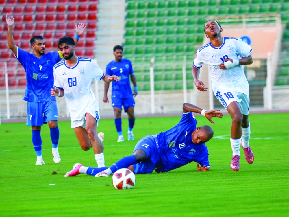 Saham edged Sur 1-0 at Sohar Sports Complex to move level on points with Jindal League leaders Al Nasr.
