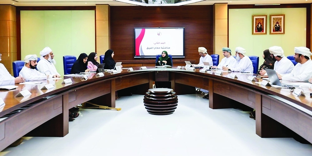 Dr Laila bint Ahmed al Najjar chairs the first meeting of the team drafting the Family Protection Law. — ONA