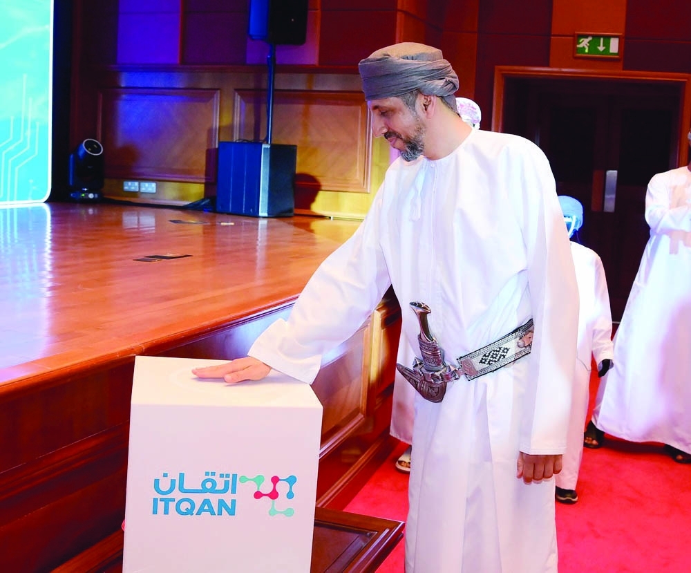An official launches the “Itqan” digital platform at the Ministry of Heritage and Tourism. — ONA
