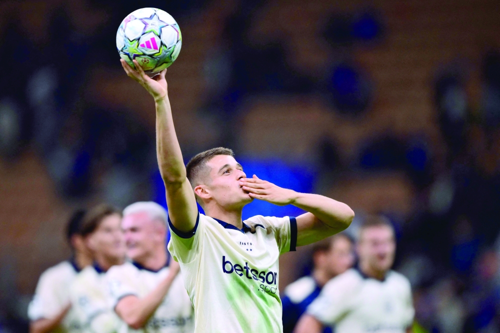 TOPSHOT - Scorer Club Brugge's German forward #07 Nicolo Tresoldi celebrates with supporters after winning the UEFA Champions League first round day 2 football match between Inter Milan and Club Brugge at San Siro stadium in Milan, on October 13, 2026 (Photo by Marco BERTORELLO / AFP)
