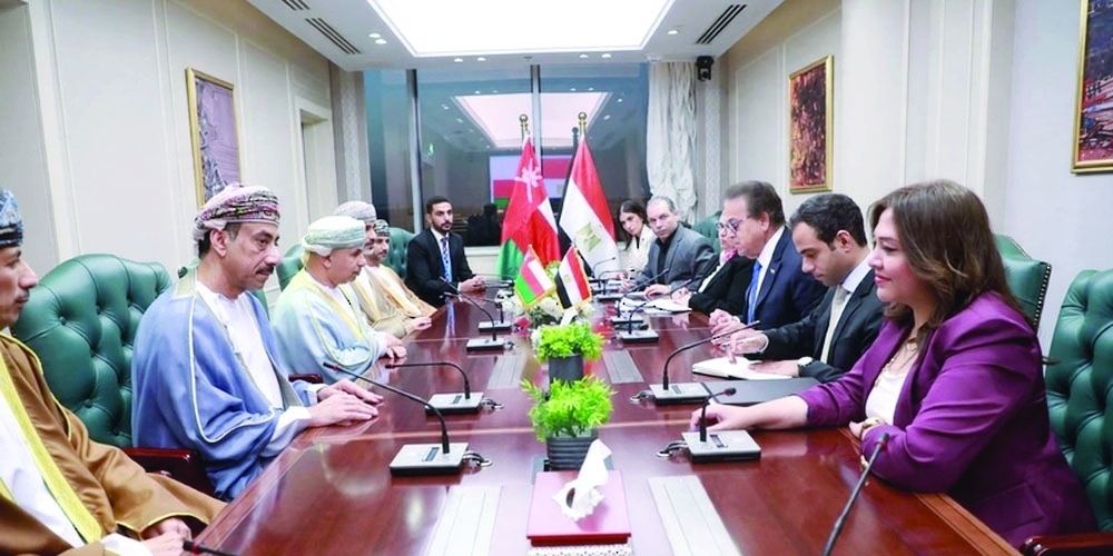 Dr Hilal bin Ali al Sabti and Dr Khaled Abdel Ghaffar, hold talks in Egypt.