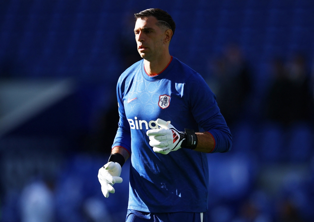  
Chelsea's Emiliano Martinez during the warm up before the match   