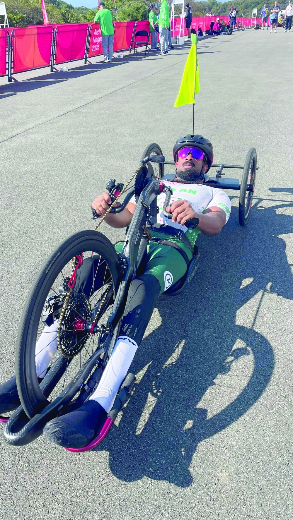 Handcycling competition in progress.