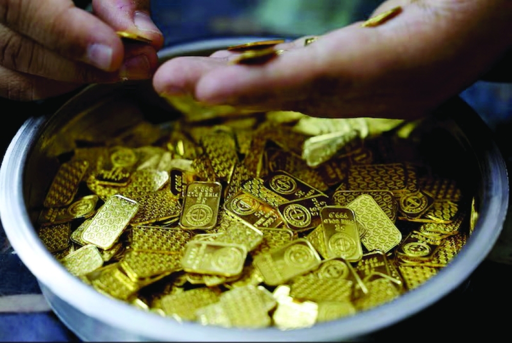 Gold prices fell over 1% as inflation concerns reinforced expectations of higher interest rates.