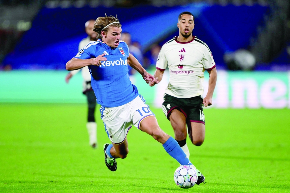 Como's Argentine midfielder #10 Nicolas Paz runs with the ball during the UEFA Champions League, league phase matchday 3, football match between Como 1907 and Manchester United at the Stadio Giuseppe Sinigaglia in Como, northen Italy on October 21, 2026. (Photo by Marco BERTORELLO / AFP)
