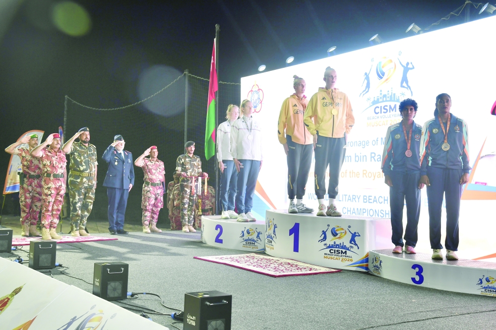 Women's champions Germany, runners-up France and third-placed Sri Lanka pose on the podium.