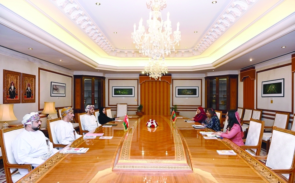 Shaikh Khalifa bin Ali al Harthi from Oman and Fathimath Inaya from Maldives held talks.