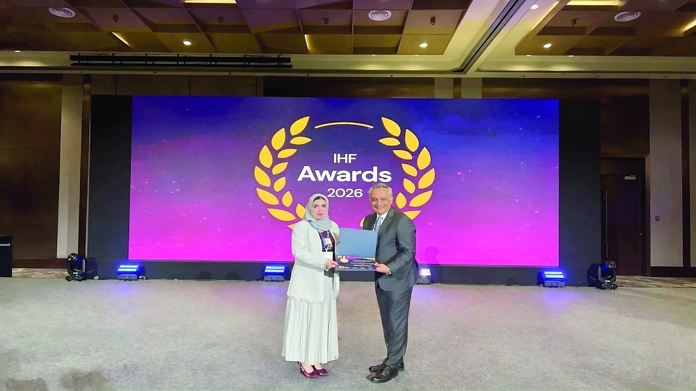 The certificate was received by Dr Abeer bint Abdullah al Maamari, Head of the Patient Experience Project Team. — ONA