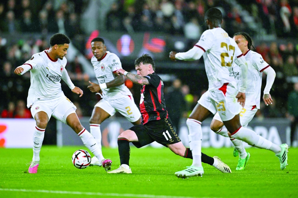 Bournemouth's Scottish midfielder #11 Ben Gannon-Doak runs with the ball whilst under pressure during the UEFA Europa League, league stage football match between Bournemouth and AC Milan Graz at the Vitality Stadium in Bournemouth, southern England on October 22, 2026. (Photo by Glyn KIRK / AFP)
