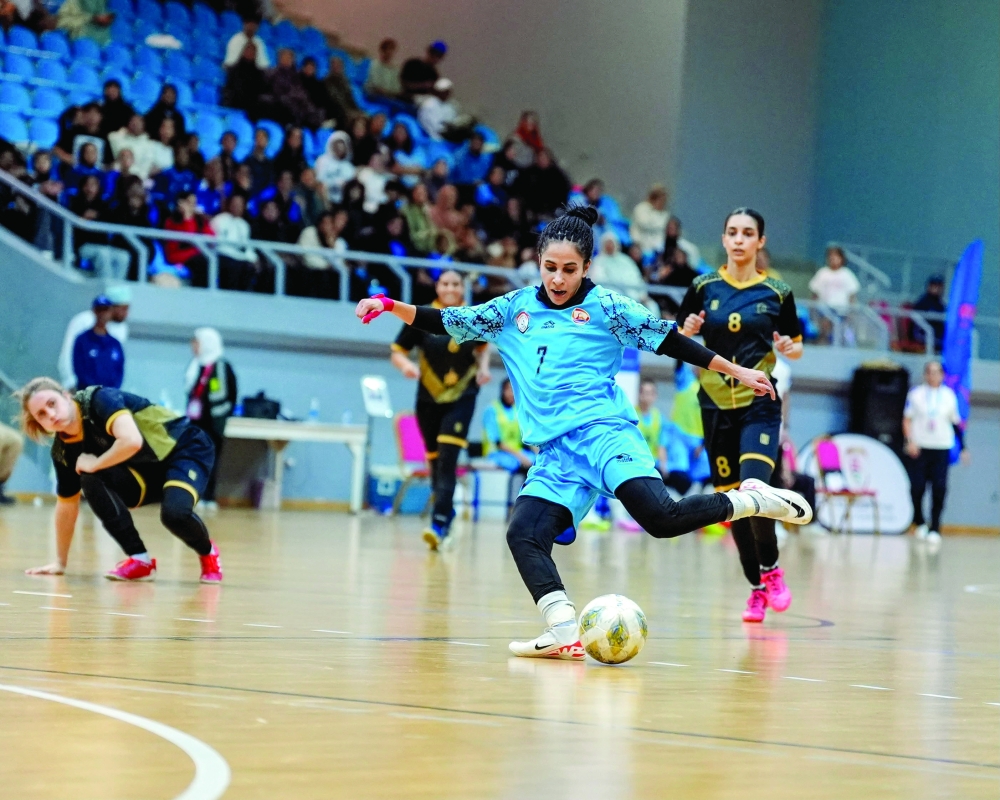 Qurayat made a strong start to the second stage by defeating Al Bashayer 4-1.