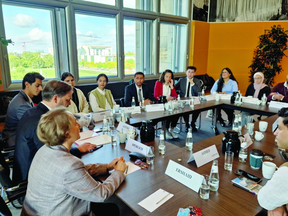Meeting and discussion with Paul Göttke, Director of the German Bundestag, on the work and functioning of the German Bundestag.