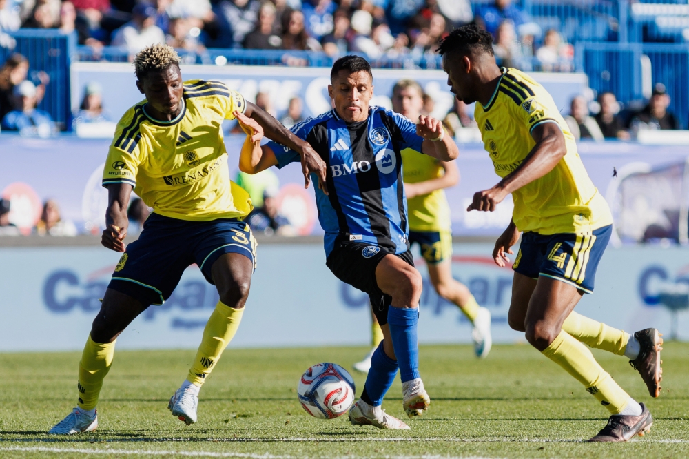 CF Montreal's Alexis Sanchez (10) attempts to dribble through Nashville SC's Maxwell Woledzi (3) and Jeisson Palacios (4)  