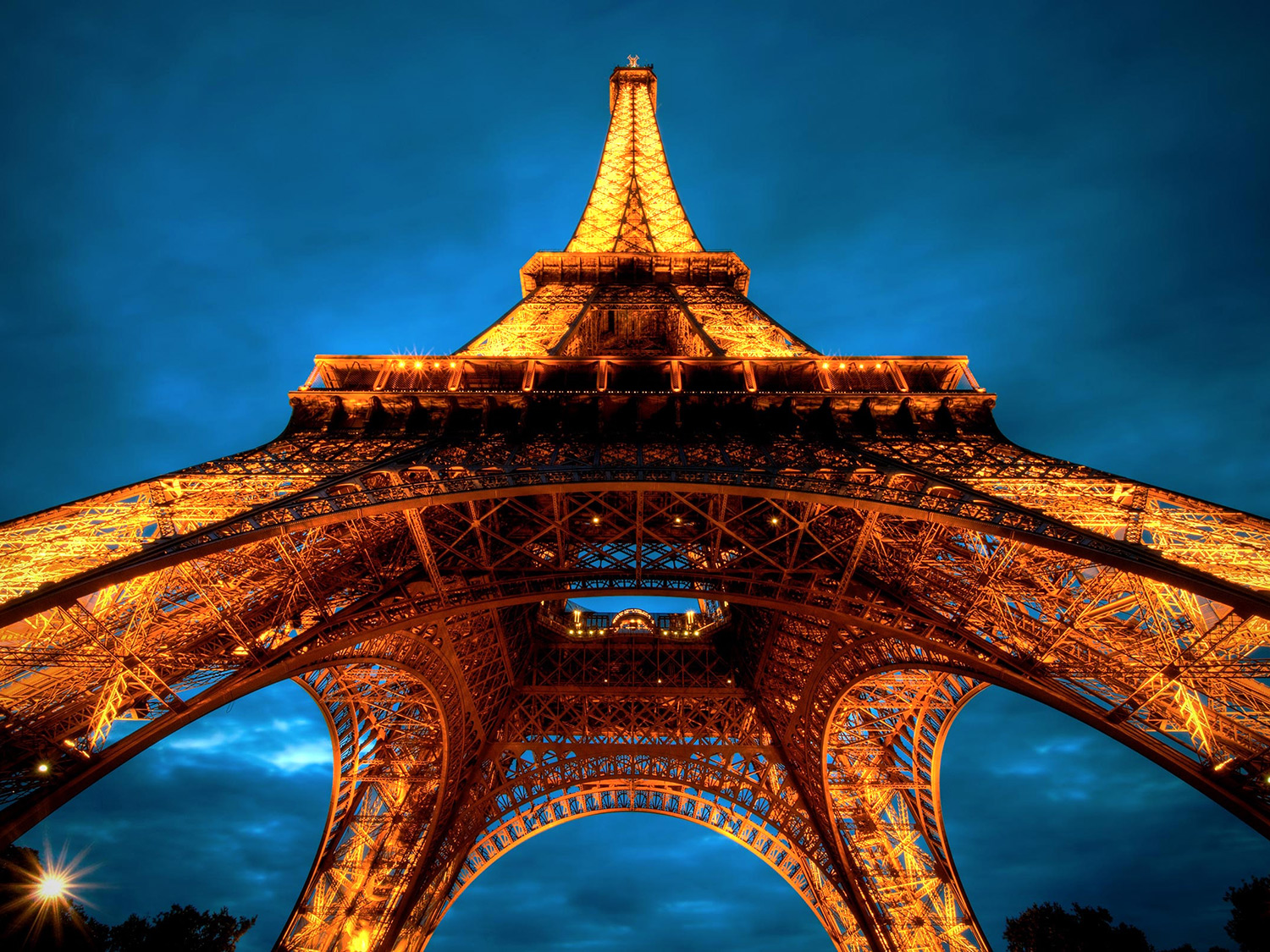 7030171-eiffel-tower-lights