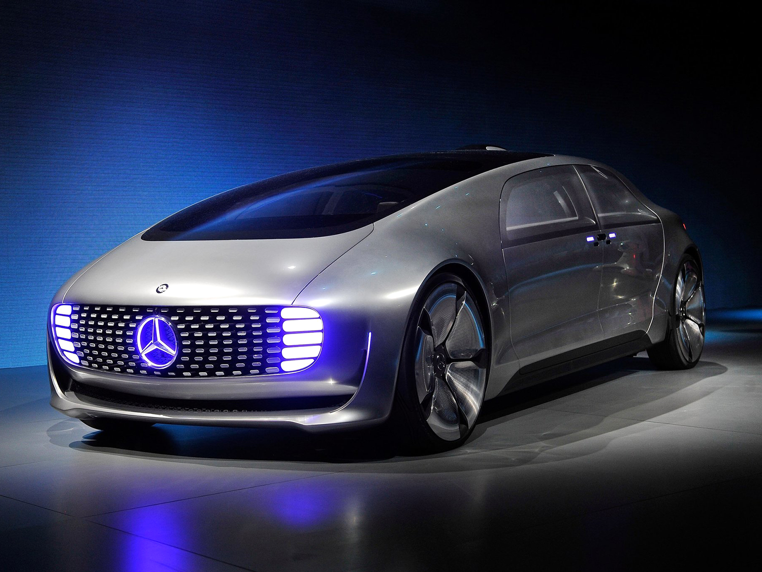 chi-mercedesbenz-selfdriving-future-20150106
