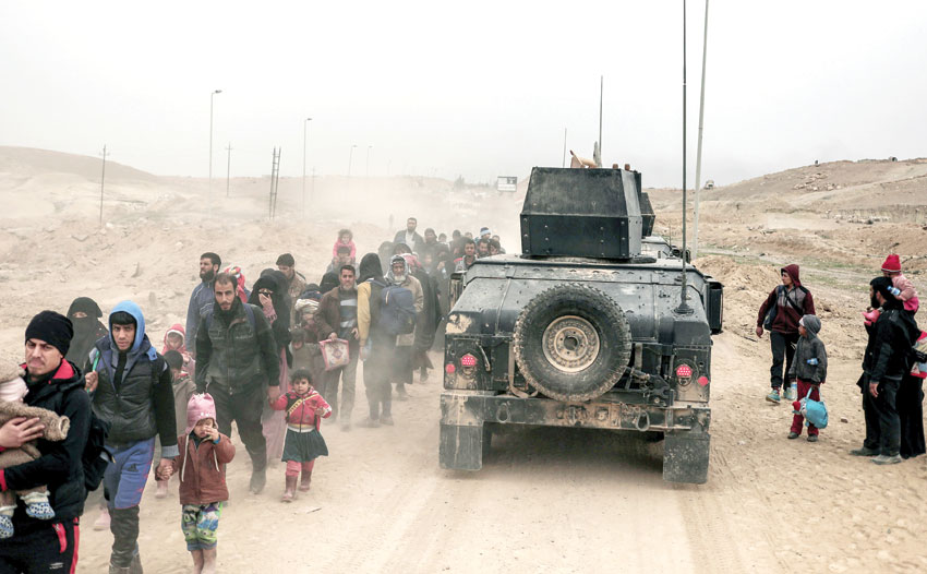 IS fighters stage attack under cover of bad weather in Mosul - Oman ...