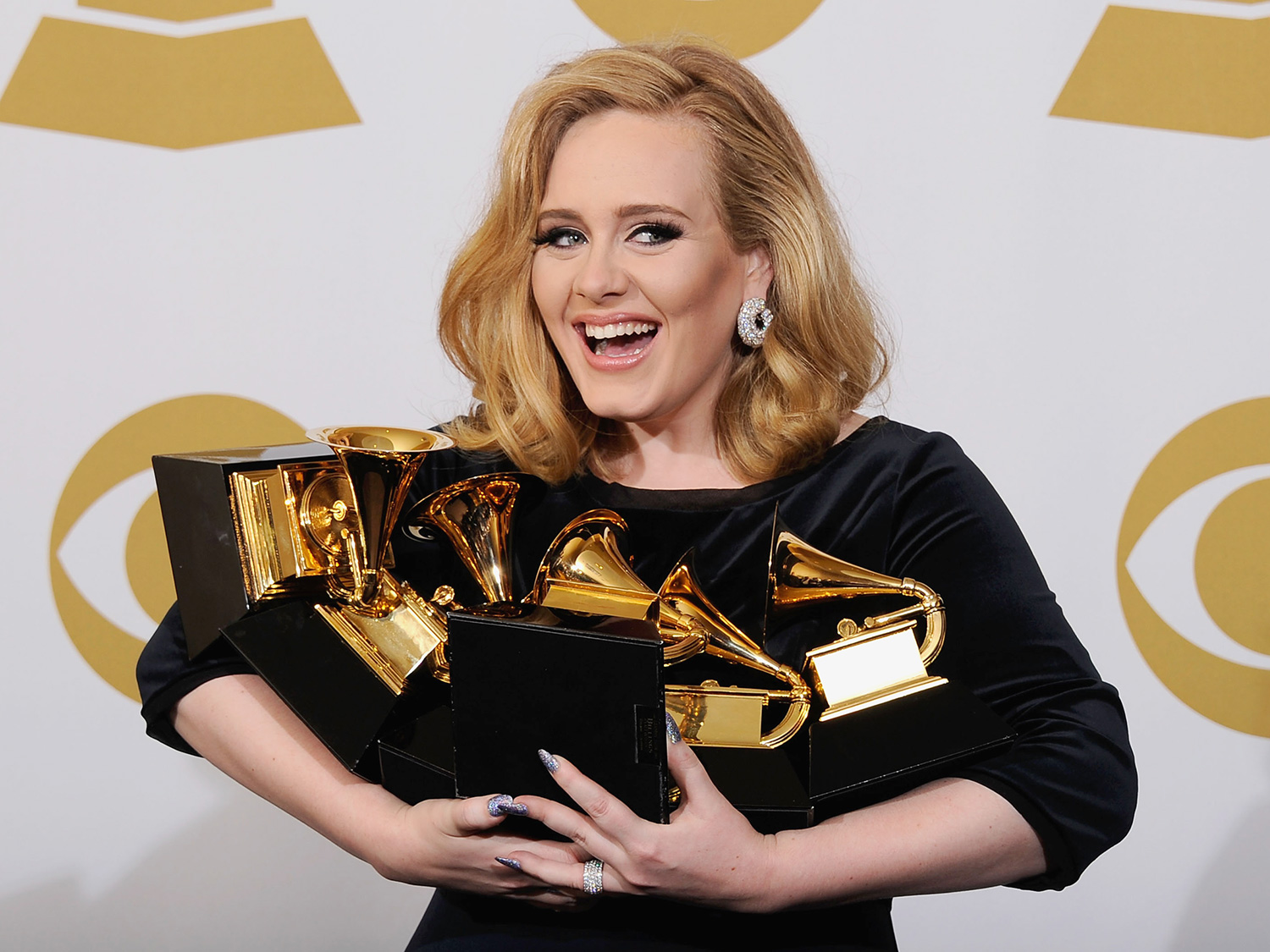 Adele-Awards-110515-2