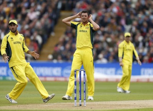 Australia’s Josh Hazlewood (C) reacts after a dropped catch against England’s Eoin Morgan