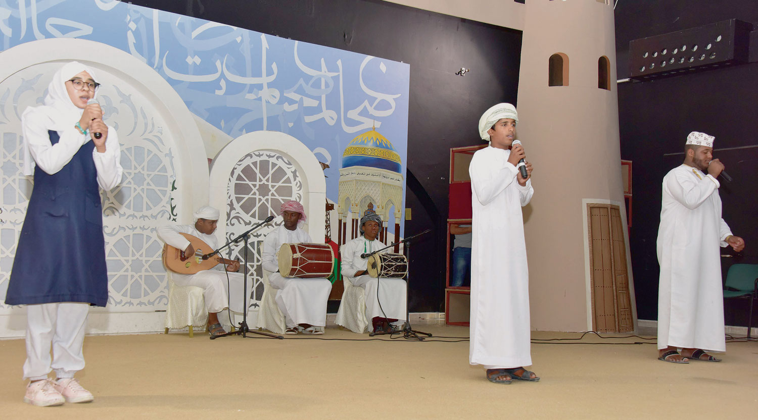 Over 300 students honoured for educational excellence - Oman Observer