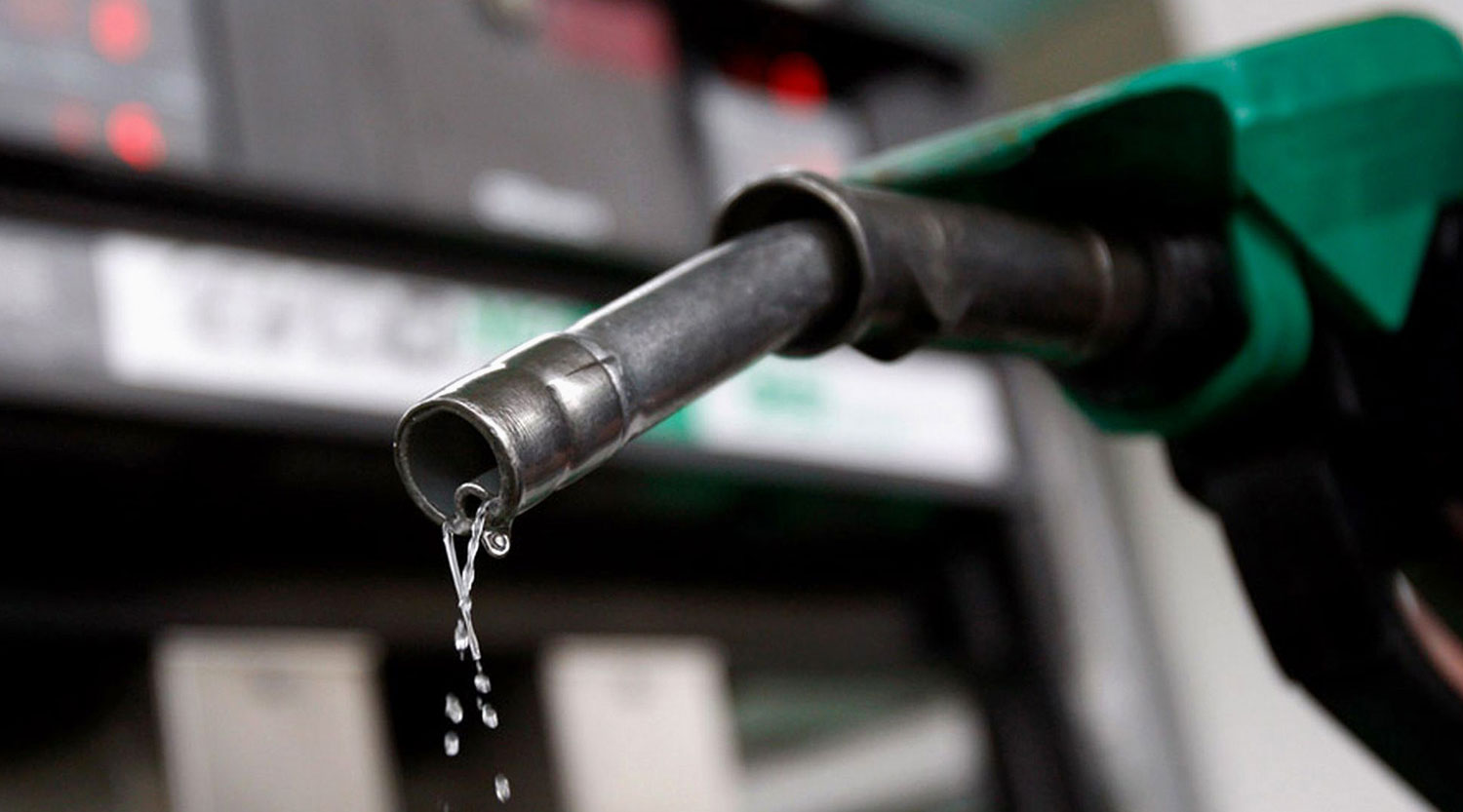 Petrol-drips-from-a-gasoline-pump-at-a-petrol-station-in-London-904585