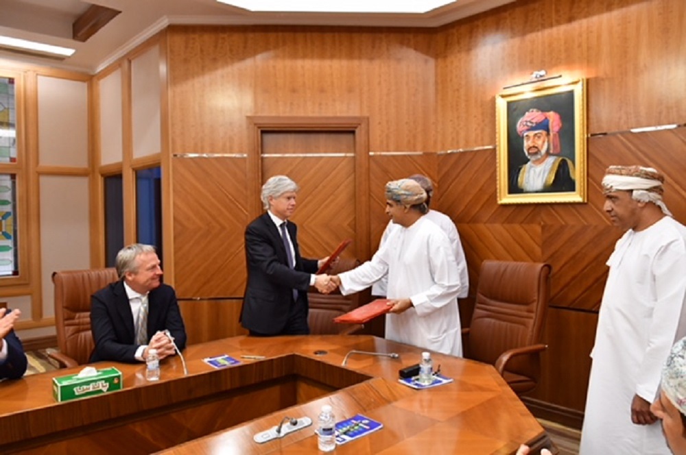 Total Signs Agreement with Oman Image (3)
