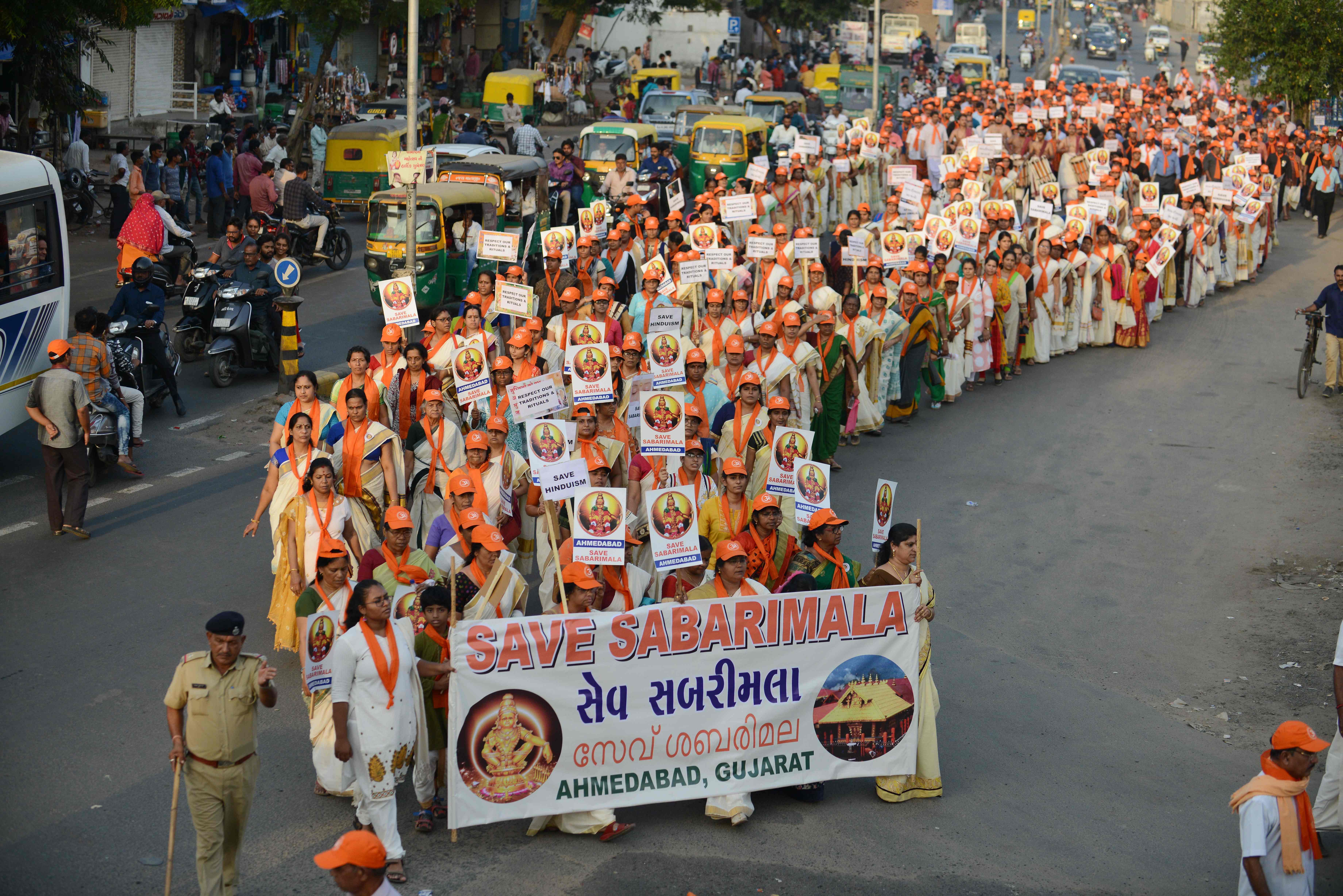 INDIA-COURT-HINDU-TEMPLE