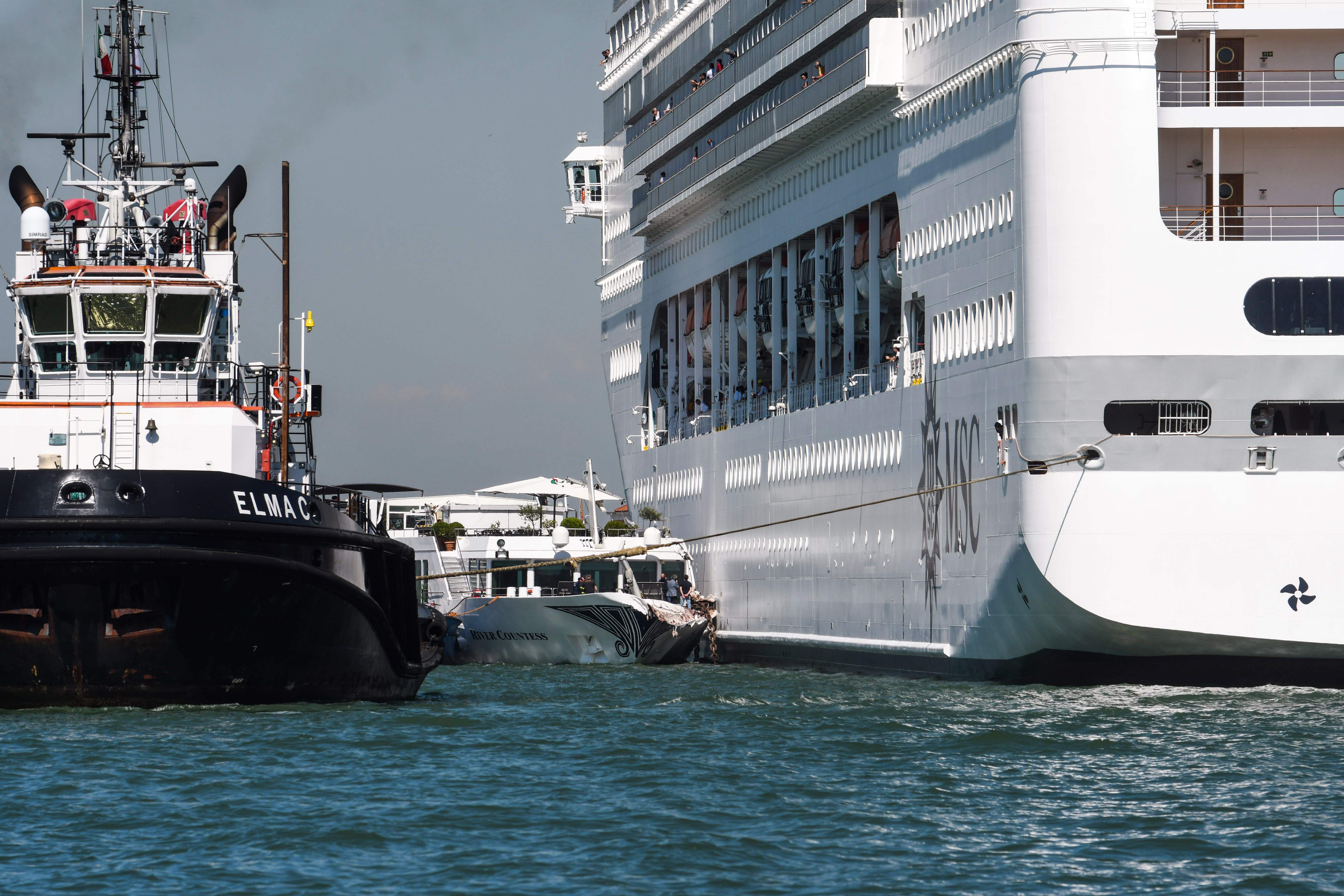 ITALYY-ACCIDENT-SHIP-TOURISM