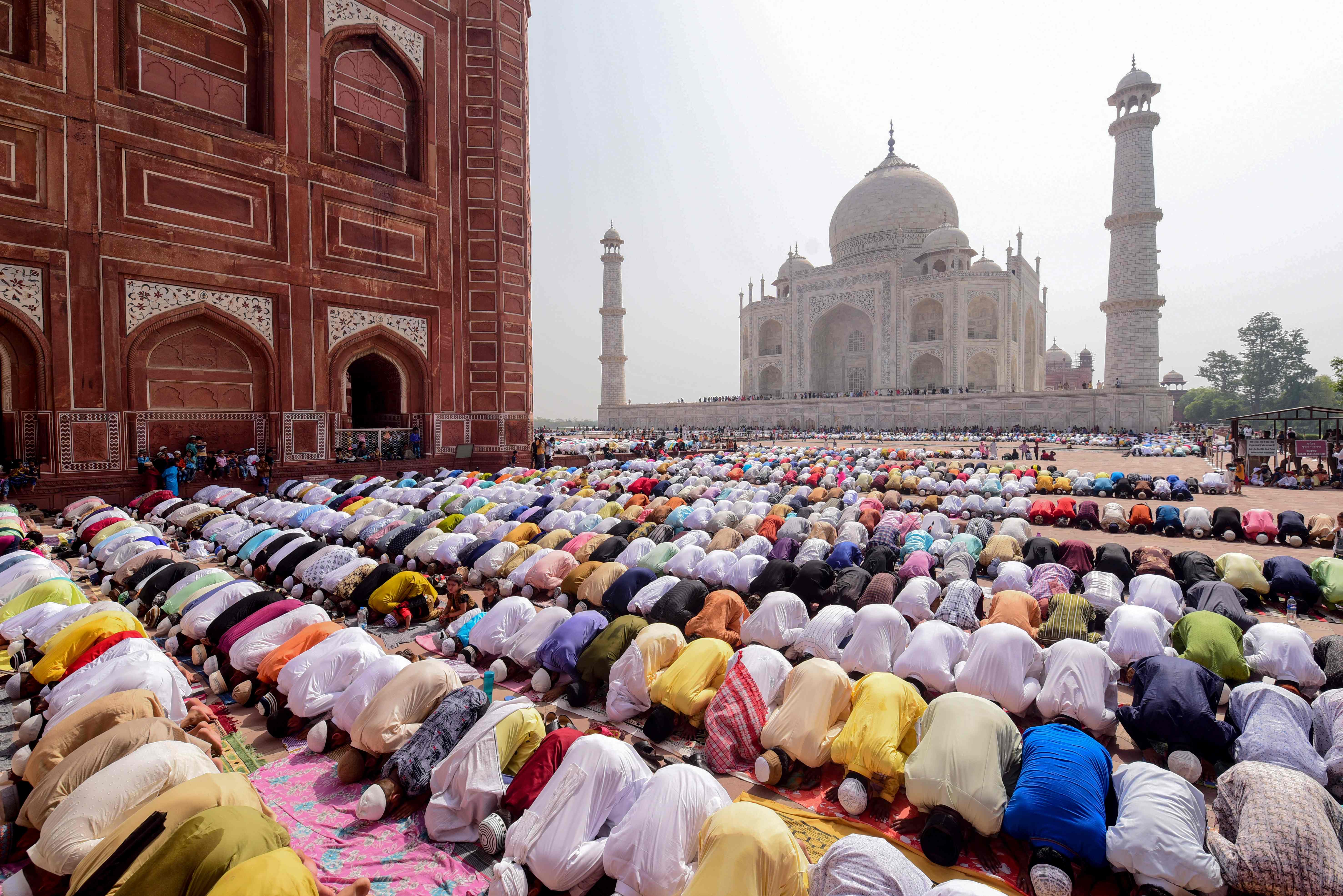INDIA-RELIGION-ISLAM-EID-TAJ MAHAL