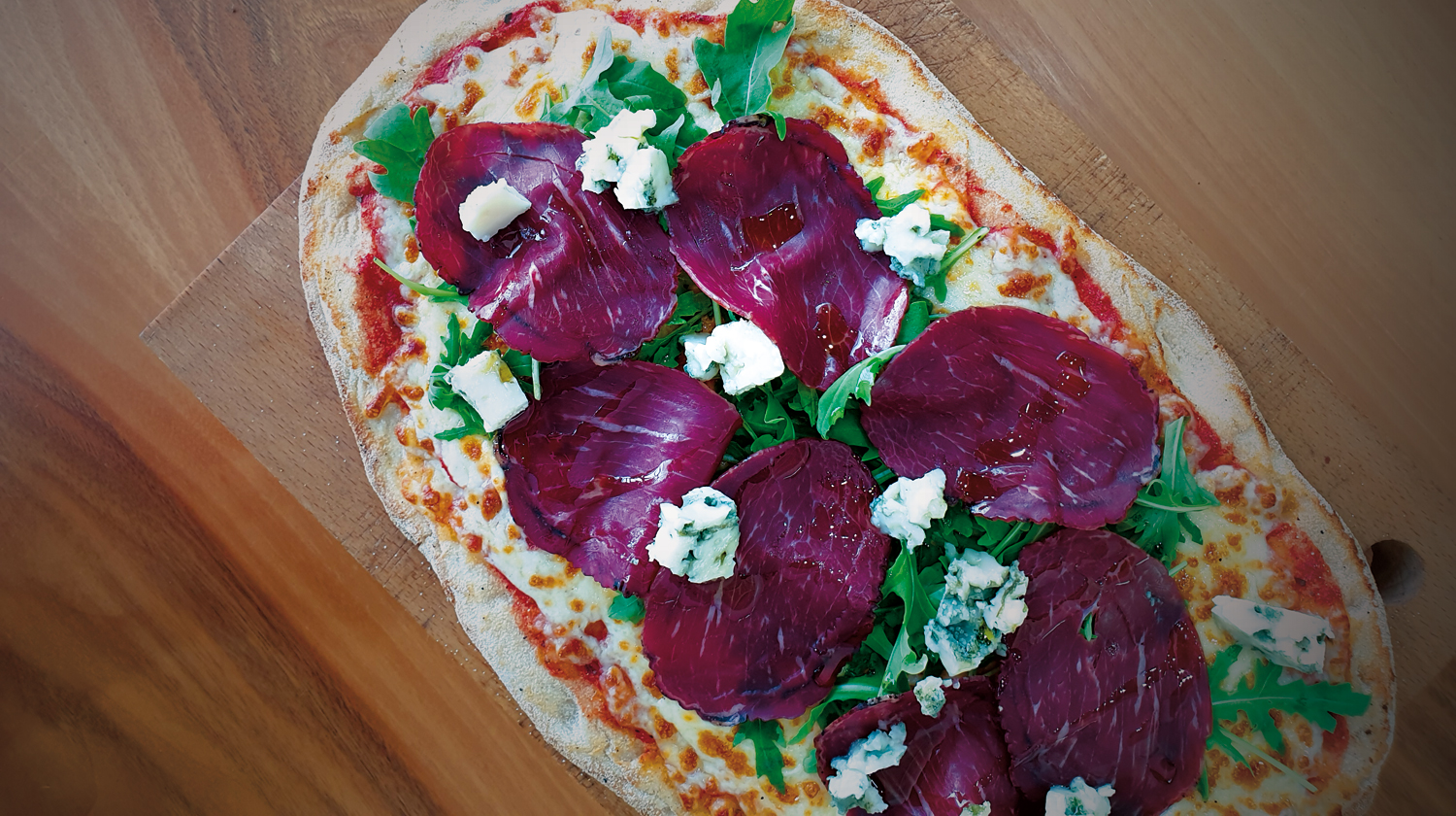 Pizza with bresaola and Oman Observer