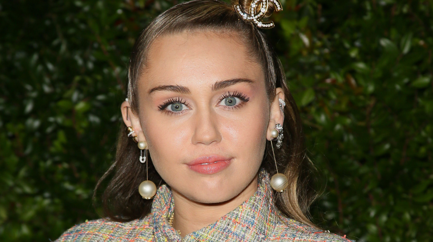 miley-cyrus-attends-charles-finch-and-chanels-11th-annual-news-photo-1571775054