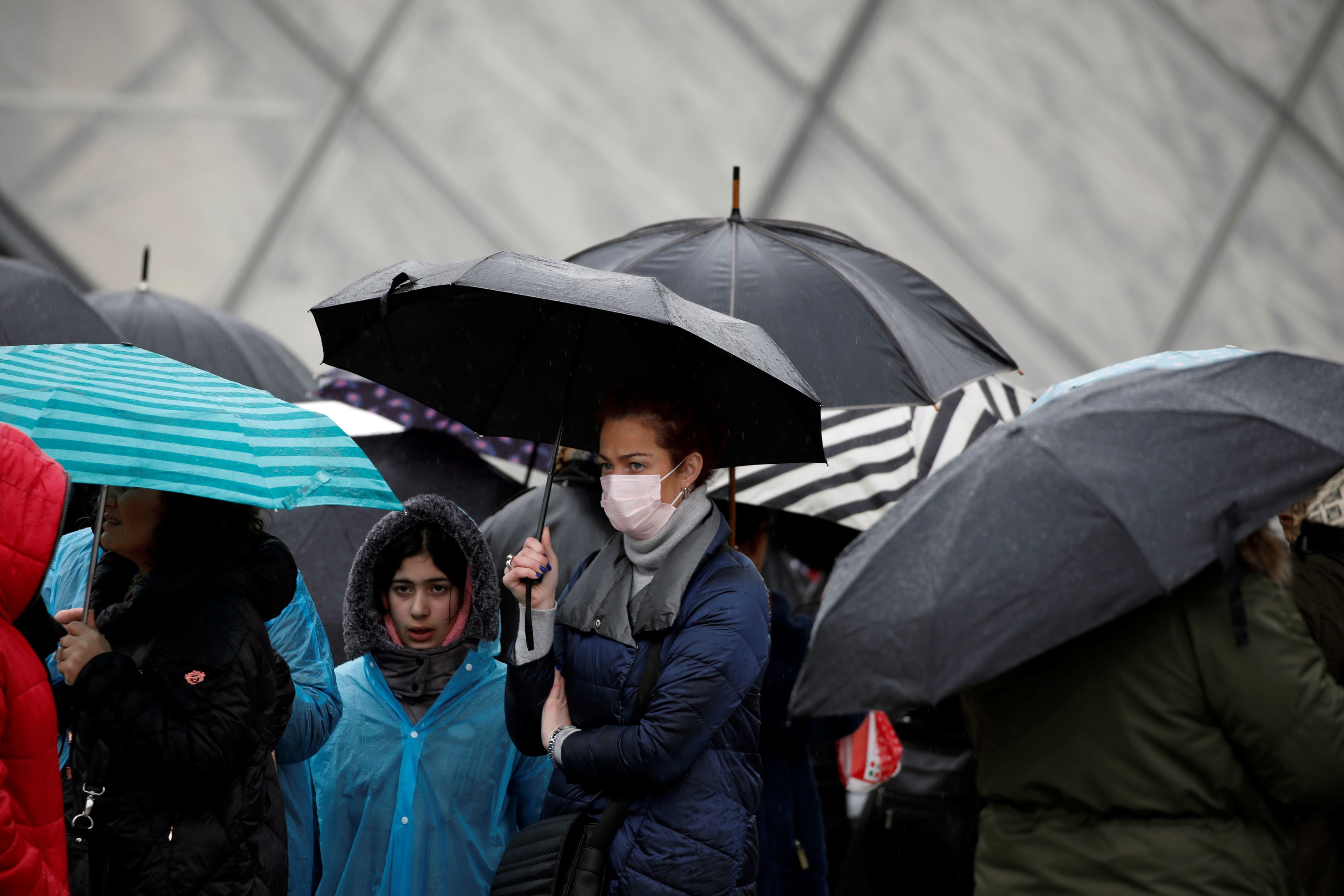Louvre museum closed again as workers fret over coronavirus
