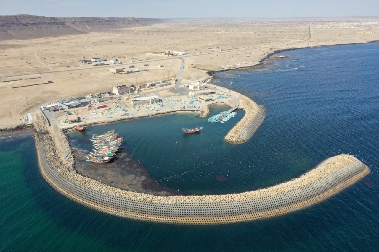 Oman fish harbour1
