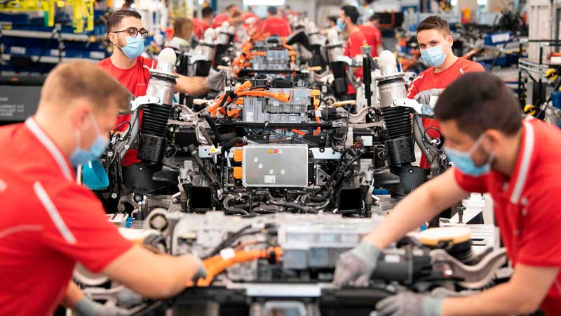 P15-Euro-zone-economic-recovery-in-danger-as-COVID